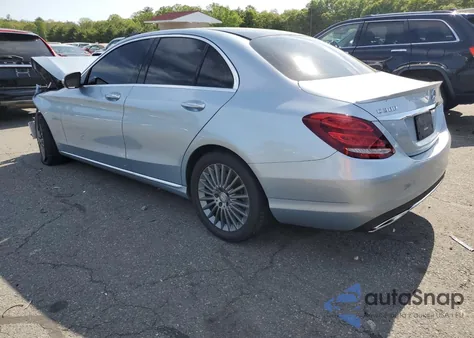 2015 Mercedes-Benz C 300 4Matic z USA, uszkodzony, nr VIN 55SWF4KB5FU062792